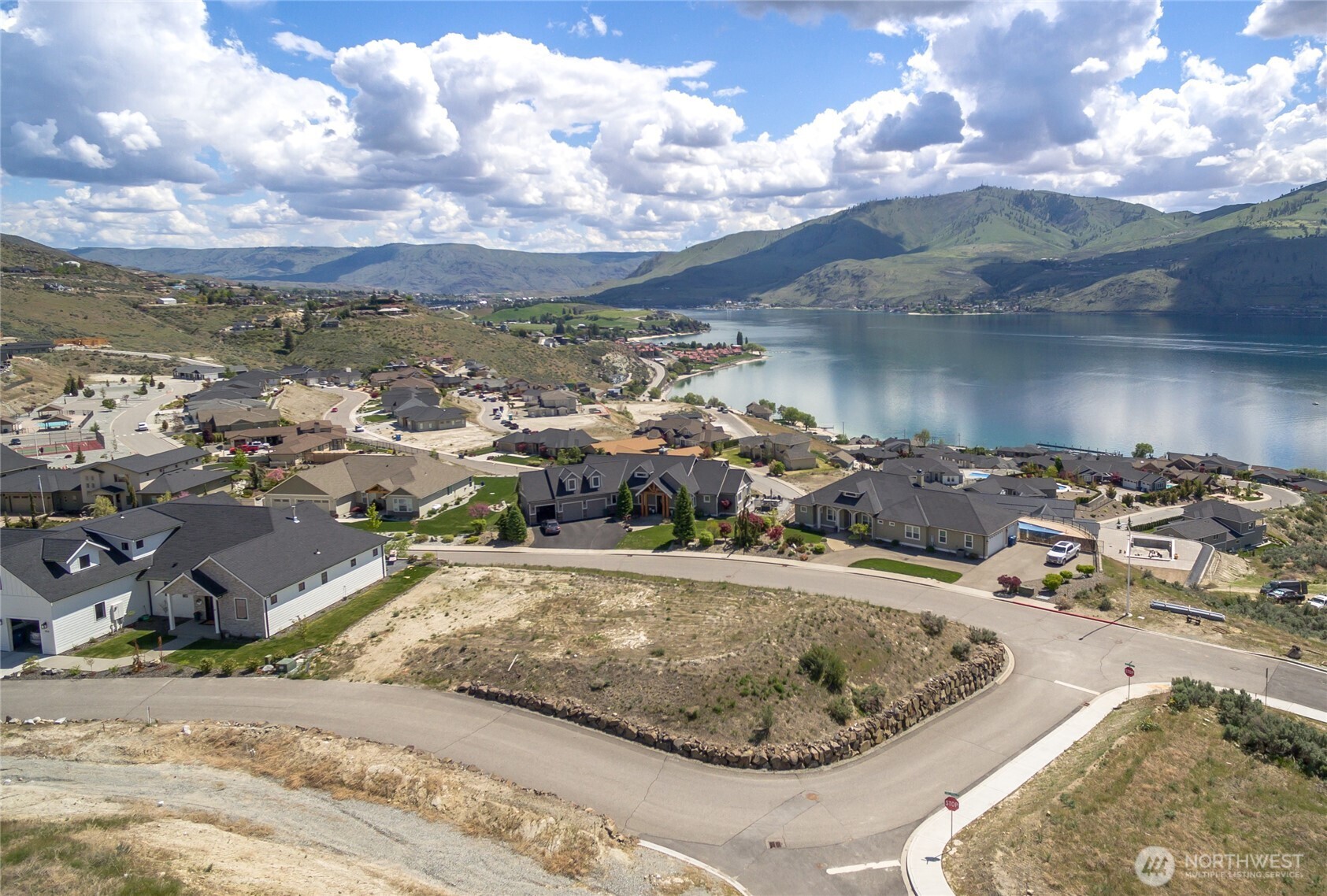 104 Lake Ridge Drive Chelan, WA 98816 - Photo 2 of 20