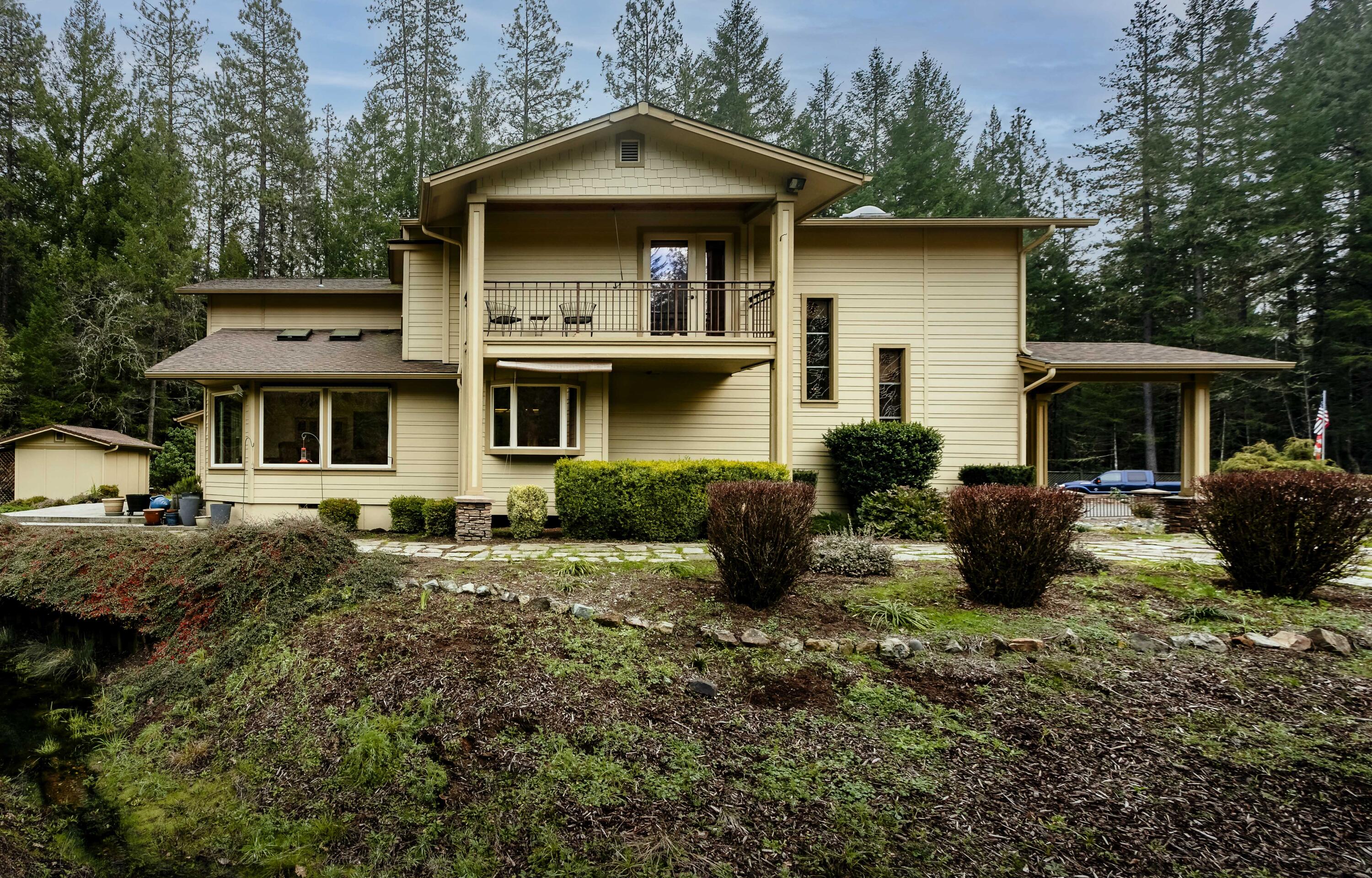 285 Riessen Road Grants Pass, OR 97526 - Photo 9 of 59 East Side View