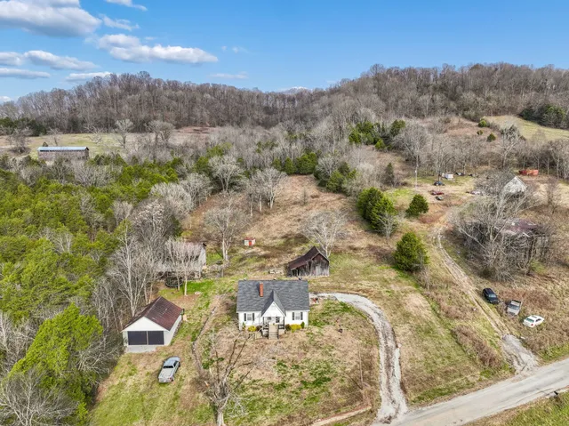$339,500 | 147 Sloan Branch Road, Pleasant Shade, TN 37145
