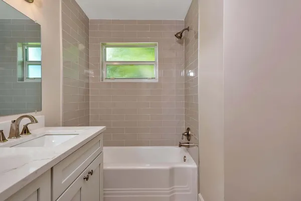 $3,500 | 2001 Collier Avenue, Lake Worth, FL 33461