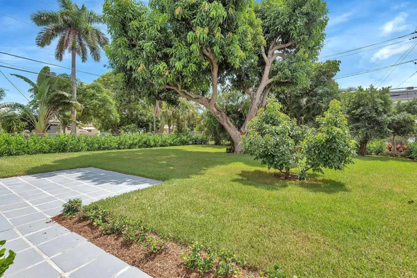 $3,500 | 2001 Collier Avenue, Lake Worth, FL 33461