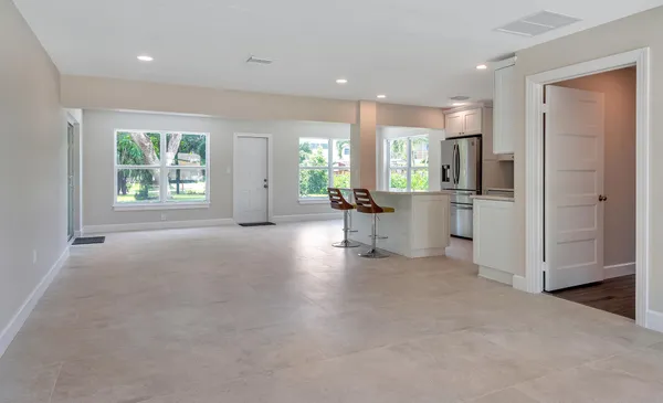 $3,500 | 2001 Collier Avenue, Lake Worth, FL 33461