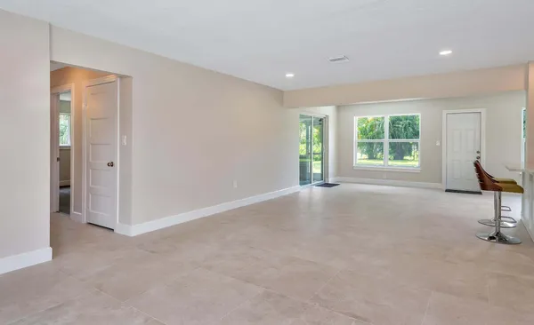 $3,500 | 2001 Collier Avenue, Lake Worth, FL 33461