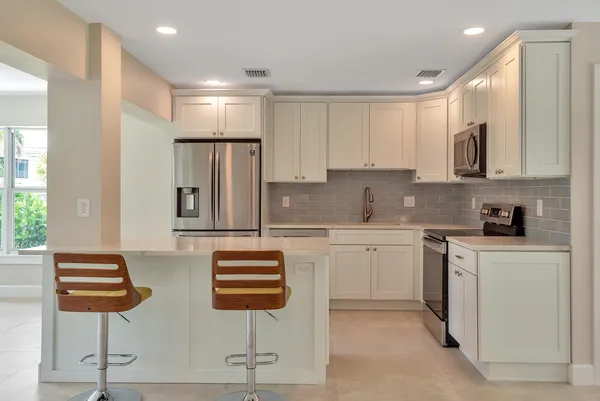 $3,500 | 2001 Collier Avenue, Lake Worth, FL 33461