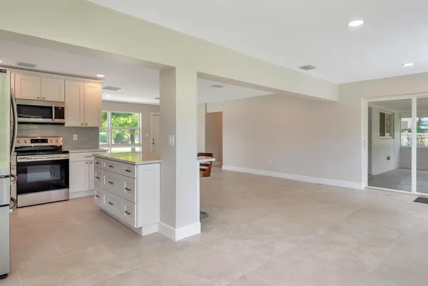 $3,500 | 2001 Collier Avenue, Lake Worth, FL 33461