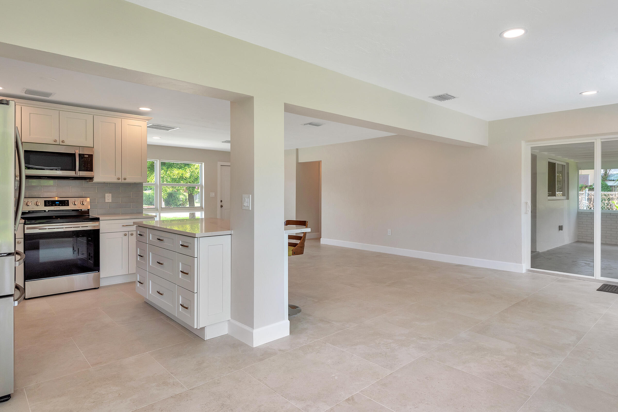 2001 Collier Avenue Lake Worth, FL 33461 - Photo 9 of 21 20210907112550889755000000-o