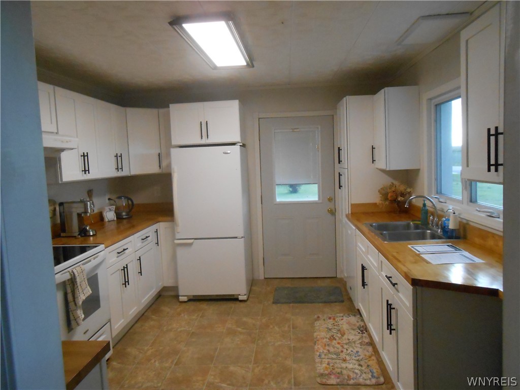 12977 West Lee Road Barre, NY 14411 - Photo 9 of 24 Kitchen
