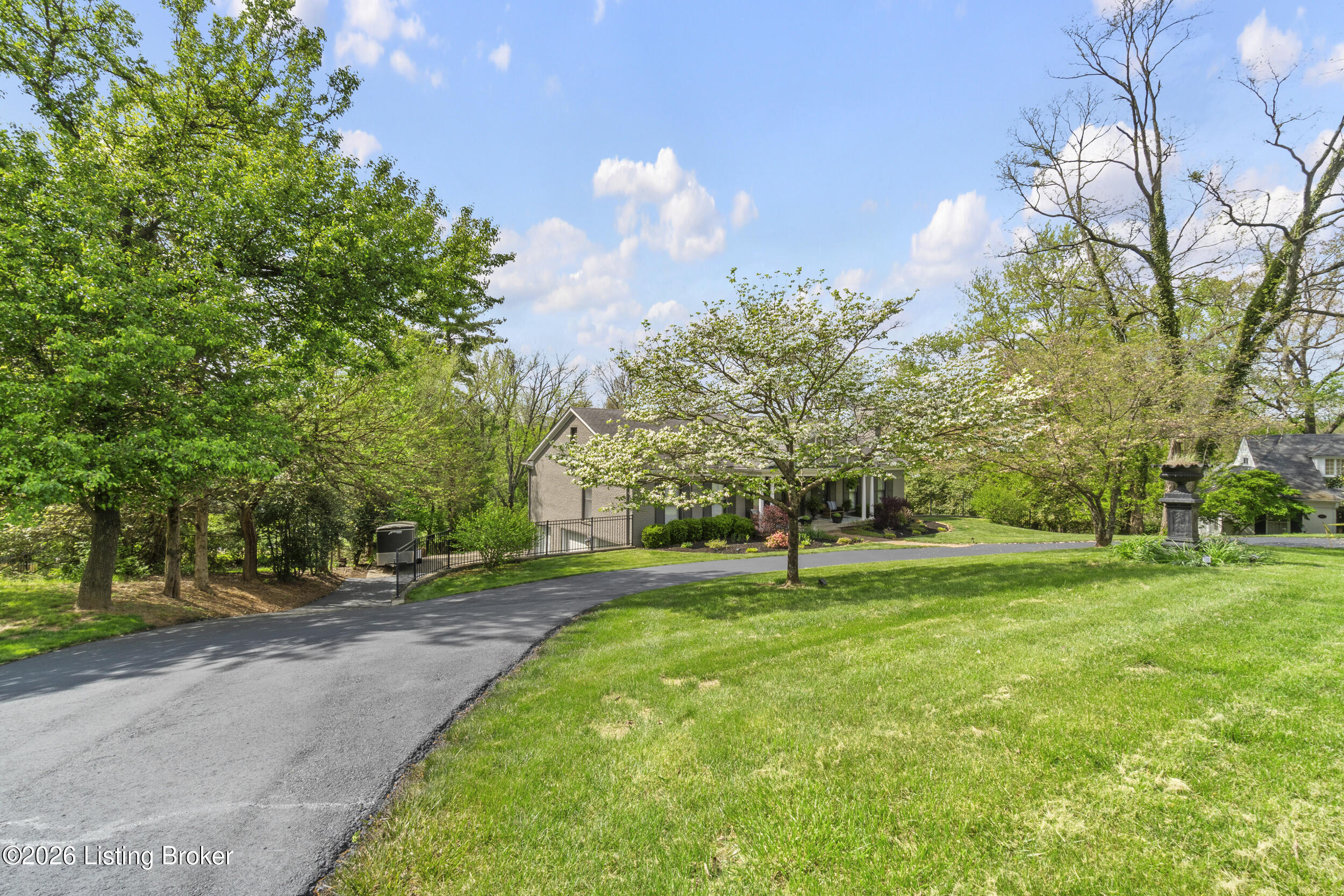 6217 Innes Trace Road Louisville, KY 40222 - Photo 61 of 64 circle drive entry