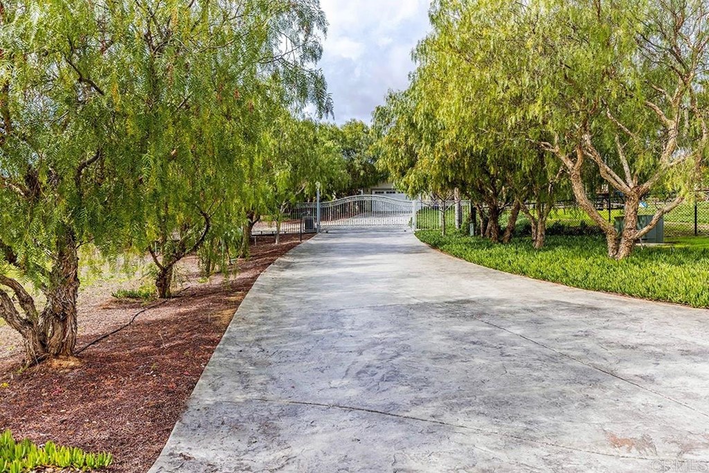 1603 Pepper Tree Place Fallbrook, CA 92028 - Photo 3 of 42