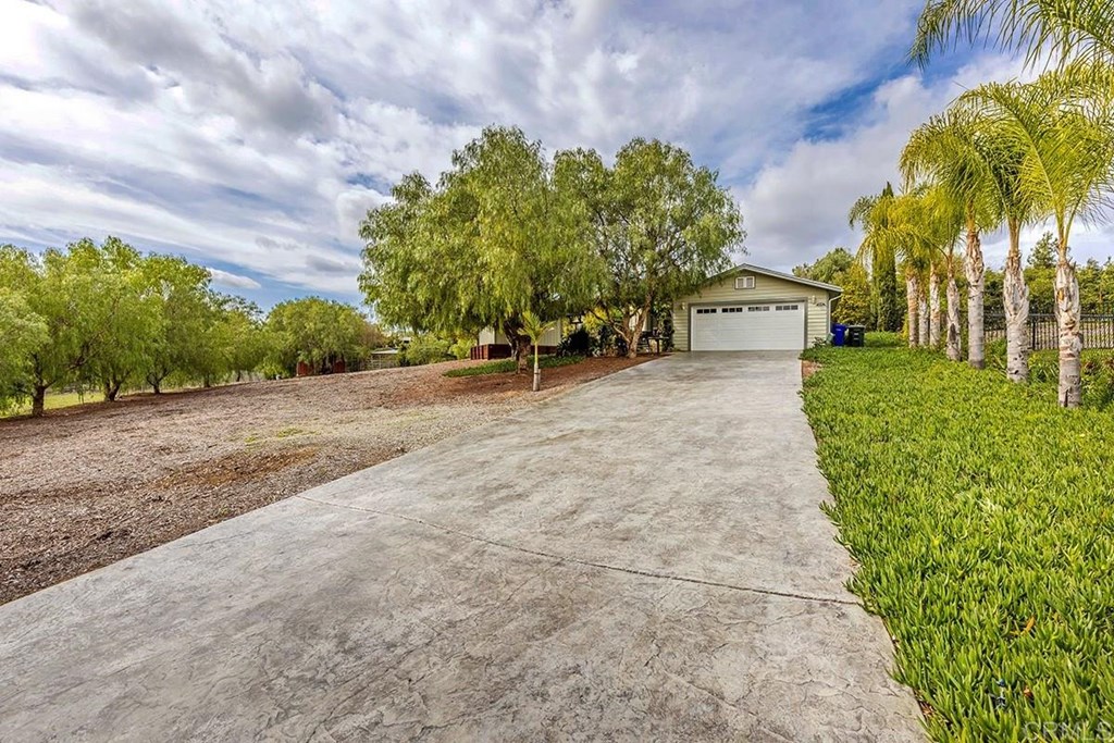 1603 Pepper Tree Place Fallbrook, CA 92028 - Photo 5 of 42