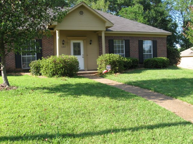 137 Timbercrest Drive Ridgeland, MS 39157 - Photo 2 of 26 Photo 2