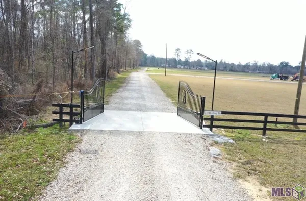 $185,000 | 24125 Glory Drive, Livingston, LA 70754