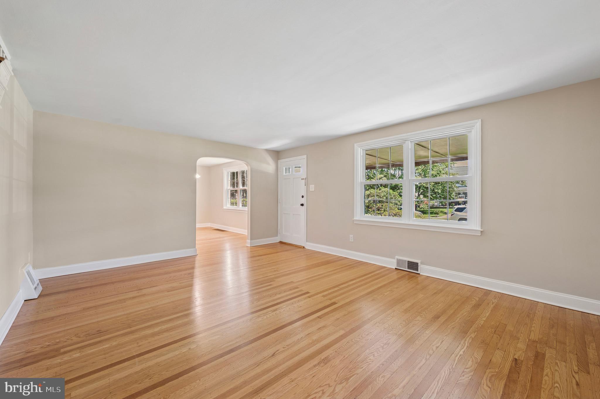 220 Farnham Road Havertown, PA 19083 - Photo 3 of 26 Living Room