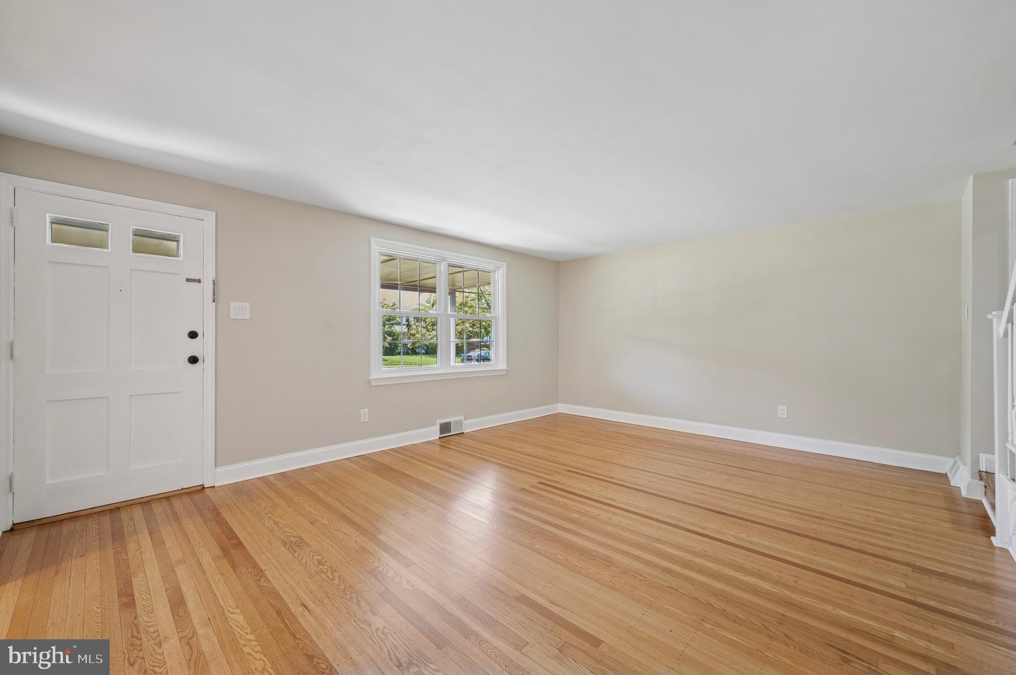220 Farnham Road Havertown, PA 19083 - Photo 4 of 26