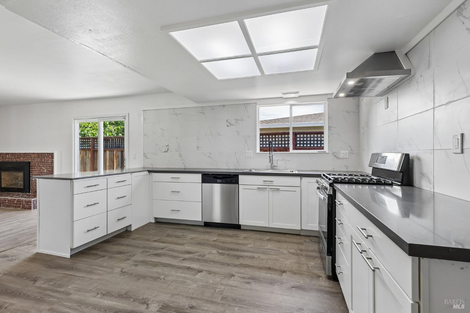 1662 Center Road Novato, CA 94947 - Photo 3 of 32
