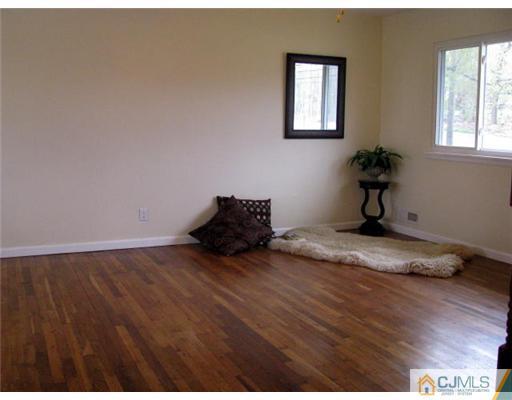 315 Aldrich Road Howell, NJ 07731 - Photo 4 of 13 Gallery Image 4