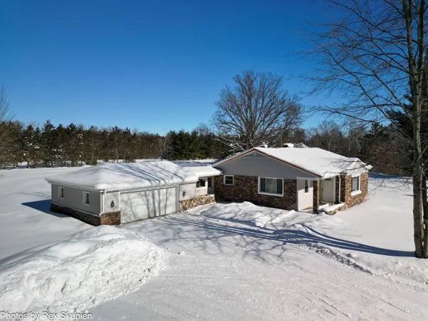 $275,000 | 1861 East Monroe Street, White Cloud, MI 49349