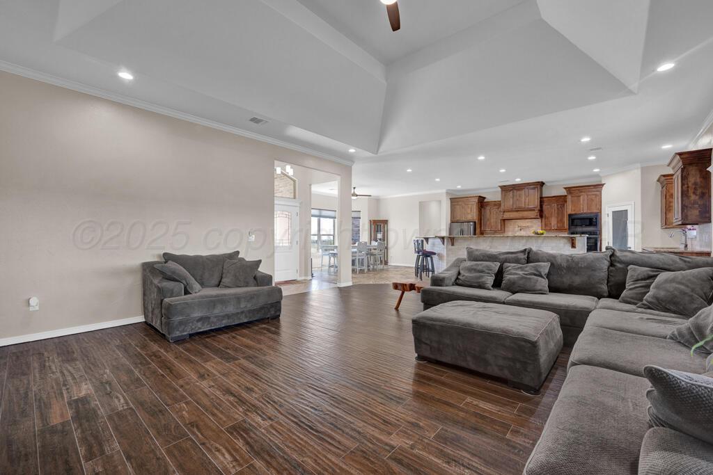 10855 Travis Lane Dumas, TX 79029 - Photo 16 of 40 living room 2
