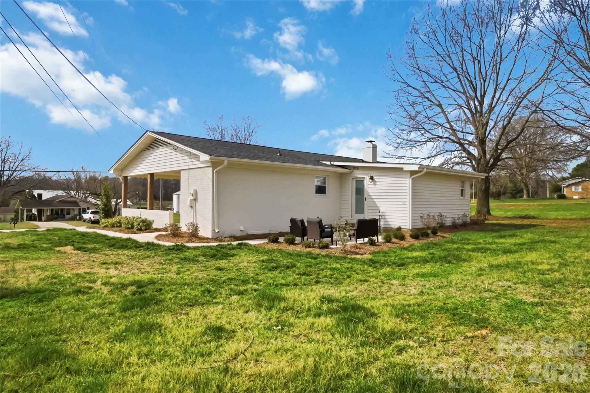 28461 Canton Road Albemarle, NC 28001 - Photo 30 of 30 a backyard of a house with table and chairs