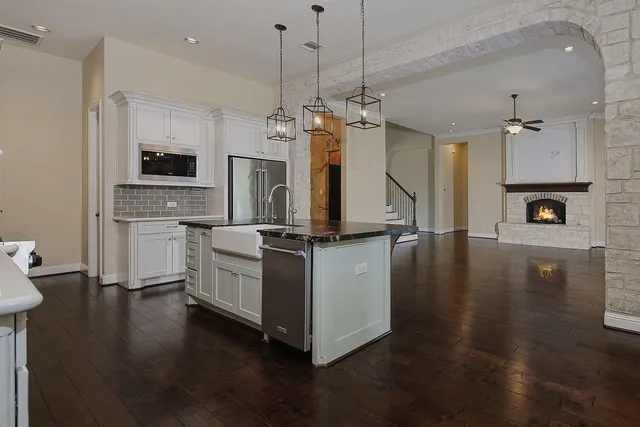 $899,000 | 330 Mill Creek Road, Pinehurst, TX 77362