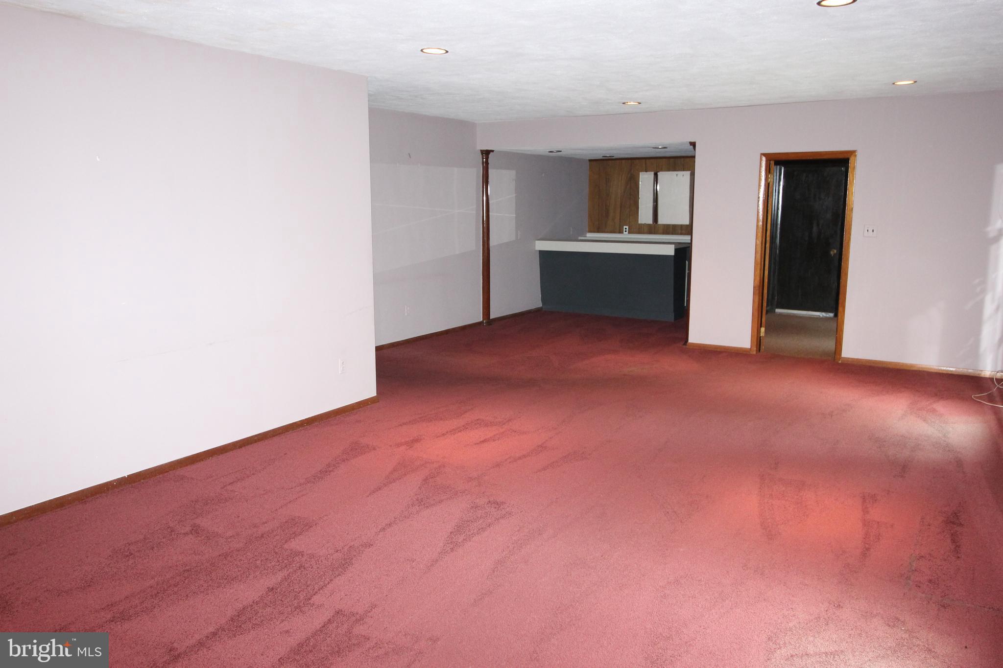 3232 Masons Mill Road Huntingdon Valley, PA 19006 - Photo 18 of 46 Living Room With Bar