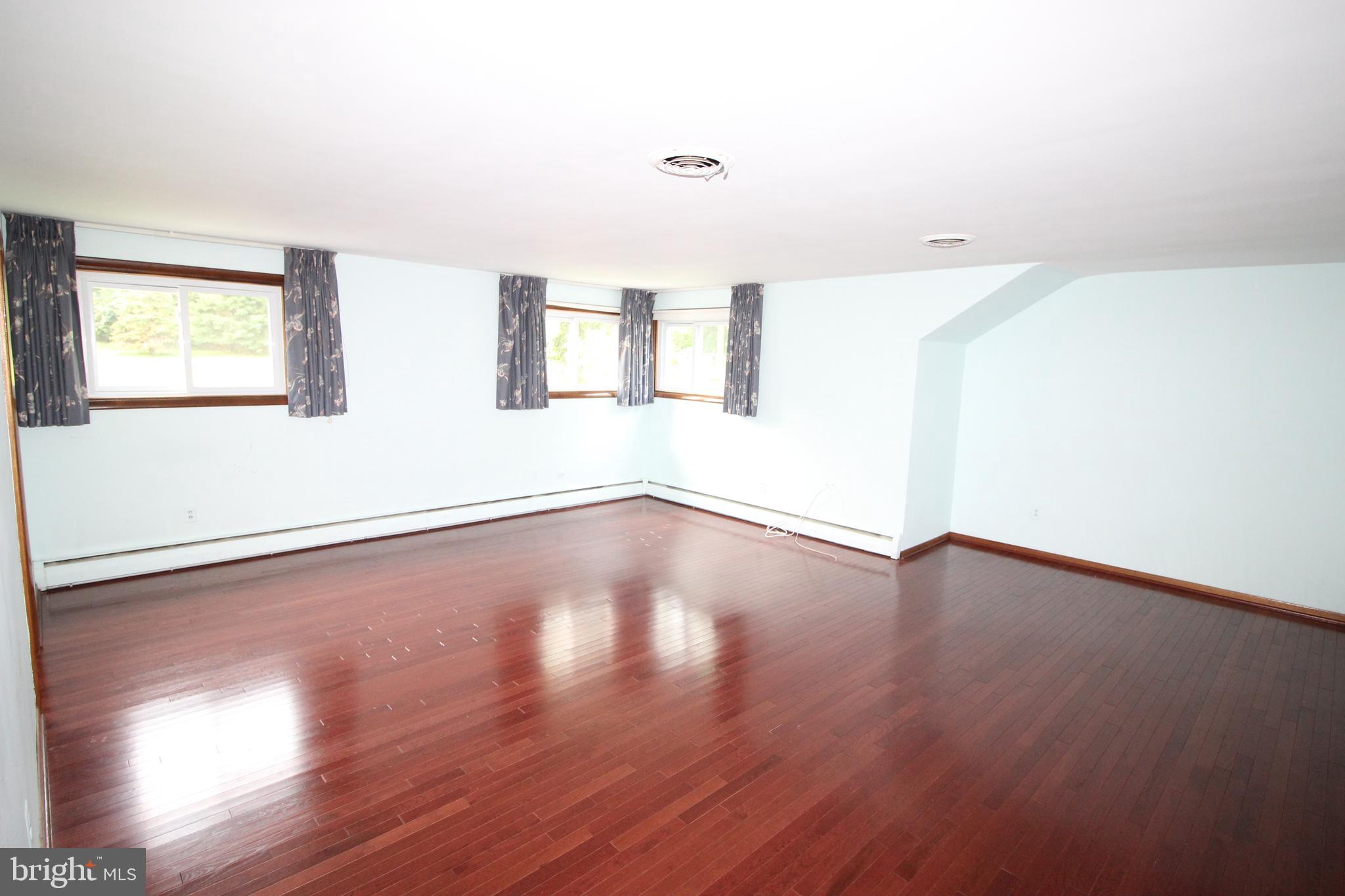 3232 Masons Mill Road Huntingdon Valley, PA 19006 - Photo 38 of 46 Master