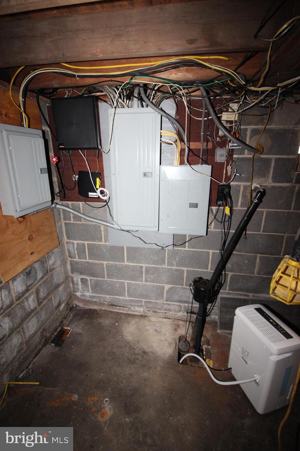 3232 Masons Mill Road Huntingdon Valley, PA 19006 - Photo 44 of 46 200 amp service.