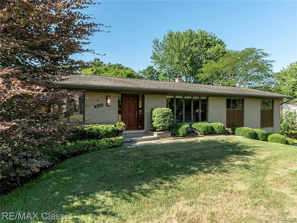 4194 Fieldbrook Road West Bloomfield, MI 48323 - Photo 3 of 43 4194_fieldbrook_ext_002.jpg