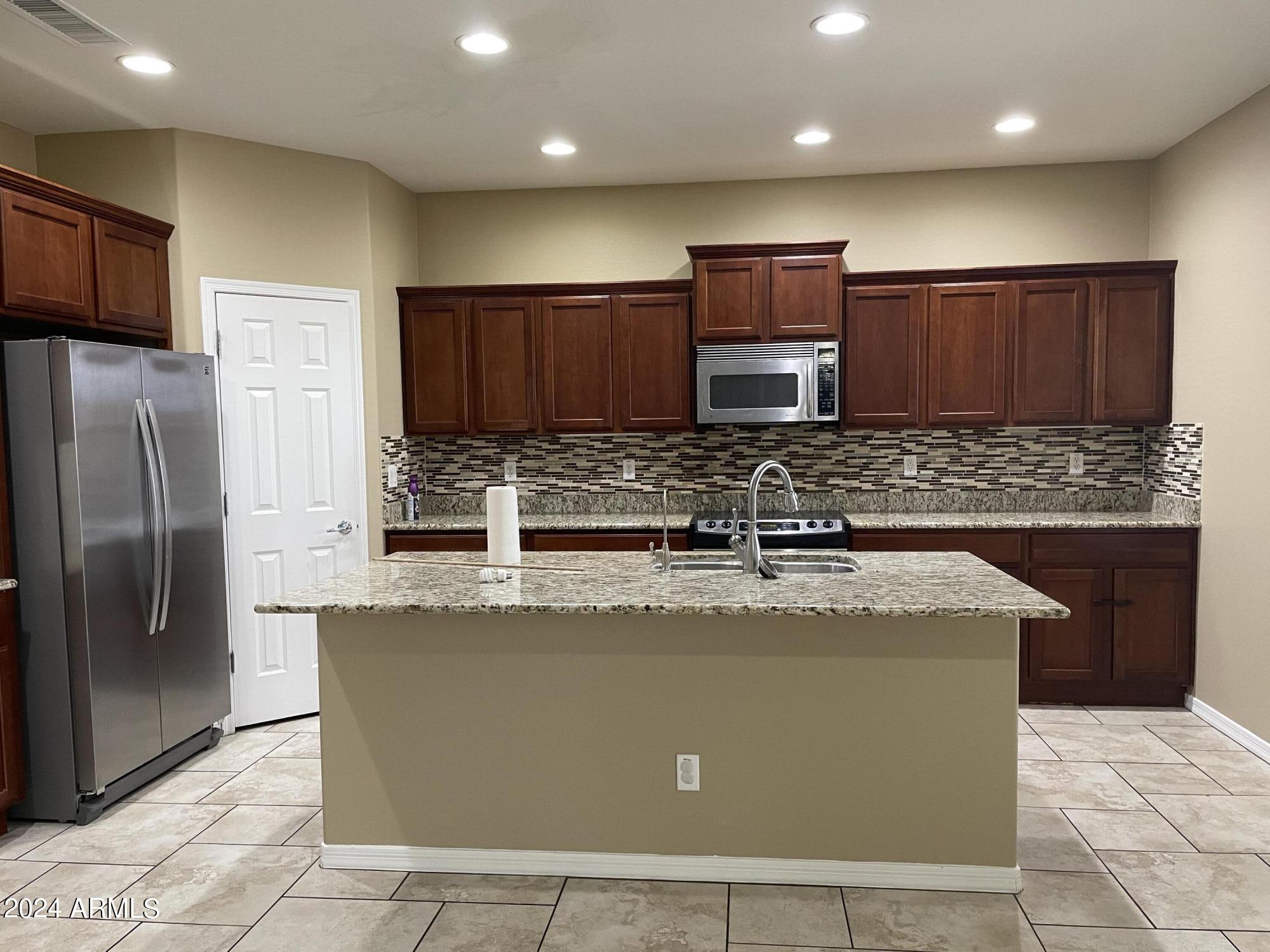 2018 West Davis Road Phoenix, AZ 85023 - Photo 7 of 34
