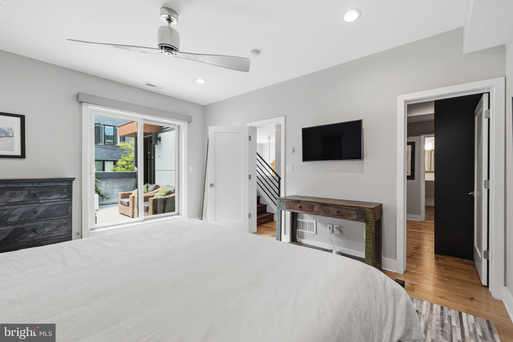 237 West Thompson Street Philadelphia, PA 19122 - Photo 23 of 35 Modern bedroom with serene views.