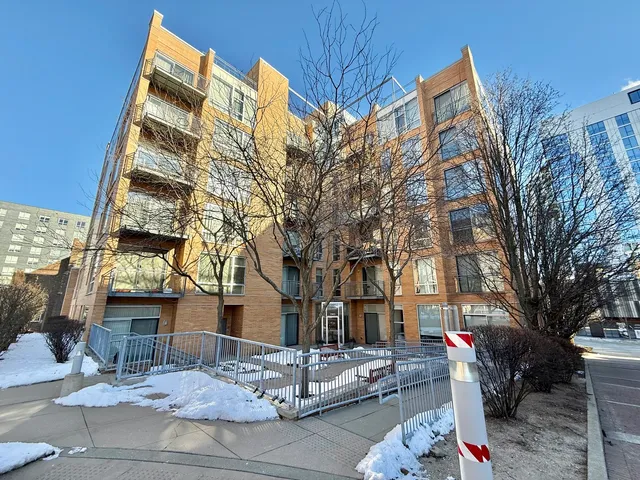 $289,900 | 1740 Oak Avenue, Unit 409, Evanston, IL 60201