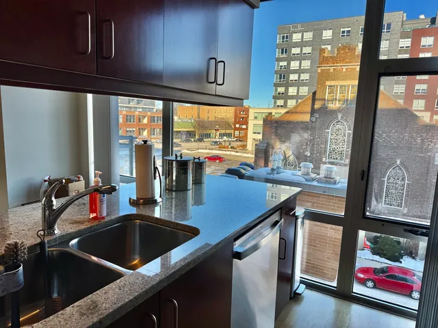 $289,900 | 1740 Oak Avenue, Unit 409, Evanston, IL 60201