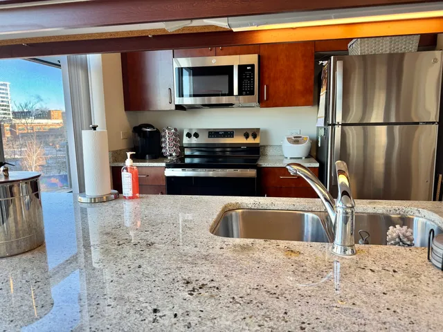 $289,900 | 1740 Oak Avenue, Unit 409, Evanston, IL 60201