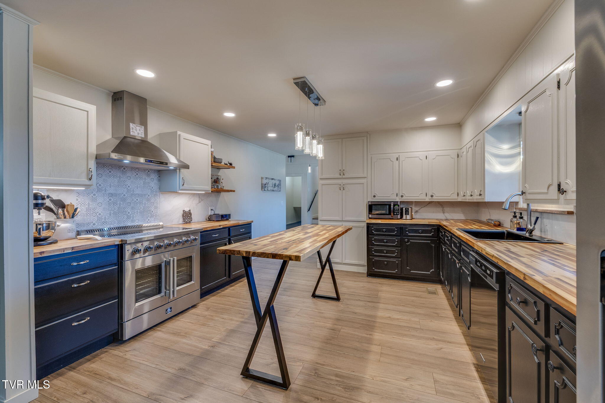 204 Luttrell Street Erwin, TN 37650 - Photo 17 of 59 14