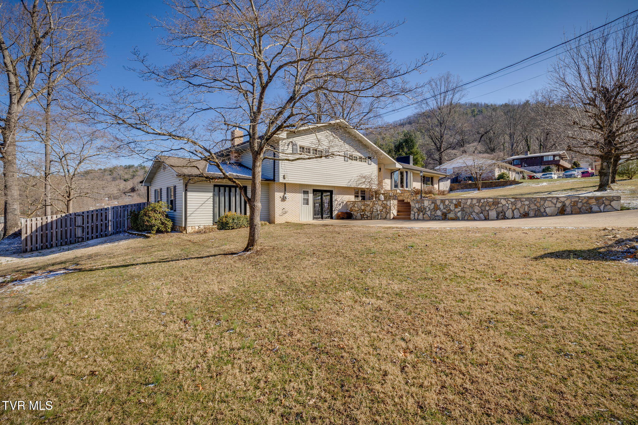 204 Luttrell Street Erwin, TN 37650 - Photo 3 of 59 3