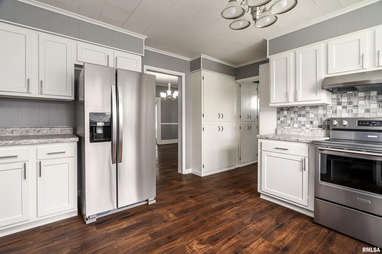 810 East Main Street West Frankfort, IL 62896 - Photo 12 of 35