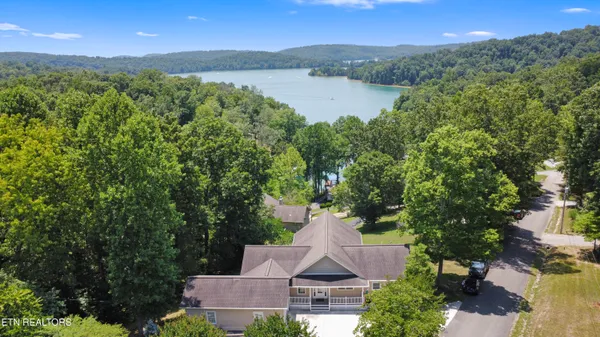 $859,000 | 111 Deer Run Point, La Follette, TN 37766