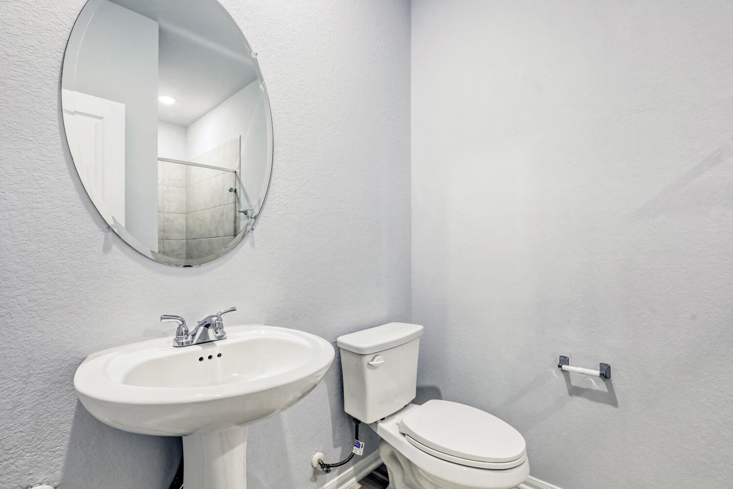 6601 Avila Way Pflugerville, TX 78660 - Photo 23 of 28 Bathroom with a textured wall and tiled shower