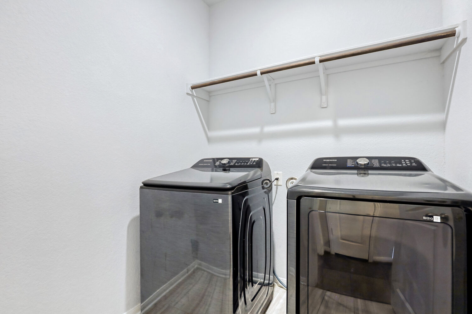 6601 Avila Way Pflugerville, TX 78660 - Photo 24 of 28 Laundry room with separate washer and dryer