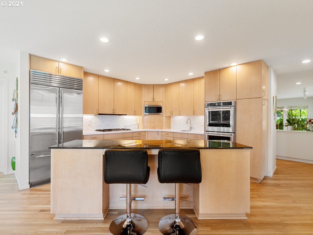 3466 Southwest Doschview Court Portland, OR 97239 - Photo 11 of 30