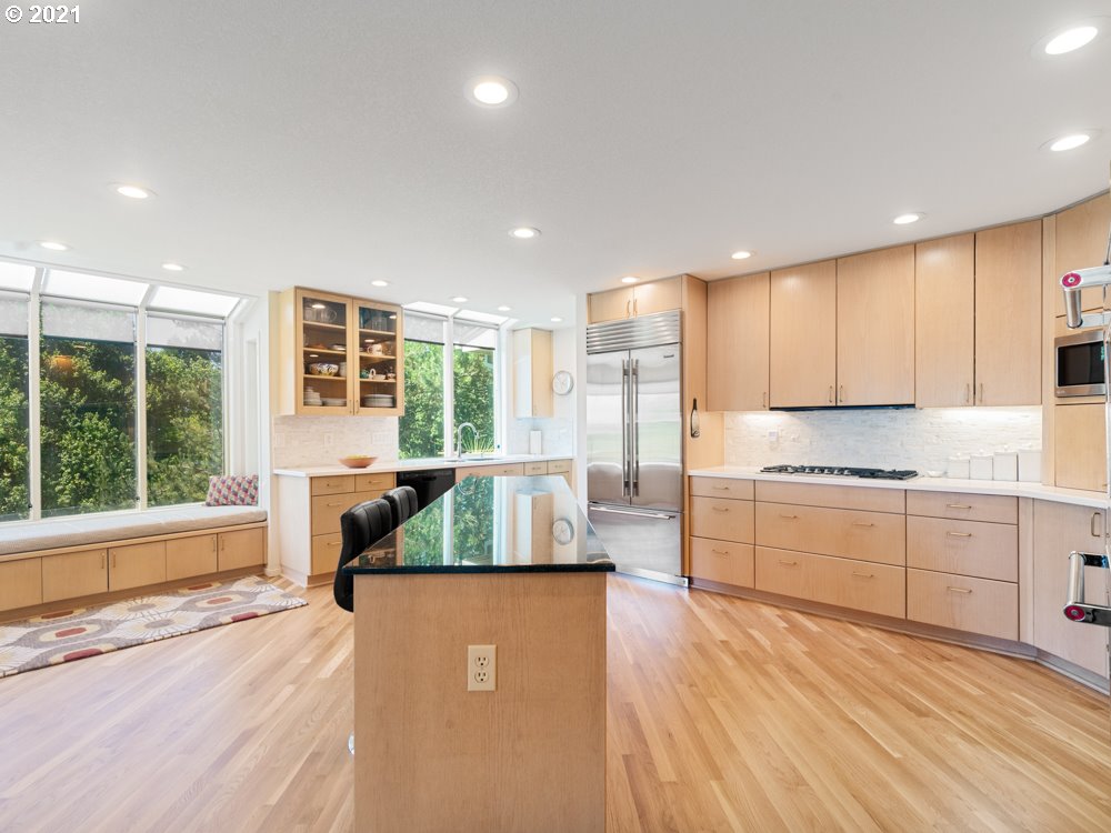 3466 Southwest Doschview Court Portland, OR 97239 - Photo 12 of 30