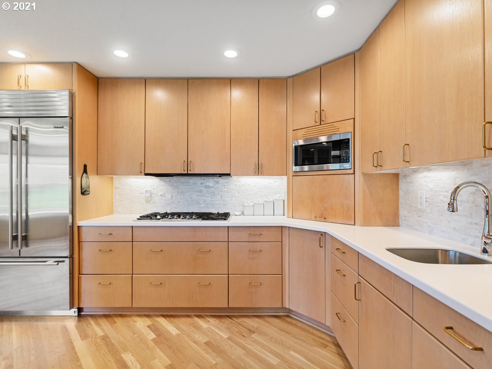 3466 Southwest Doschview Court Portland, OR 97239 - Photo 13 of 30