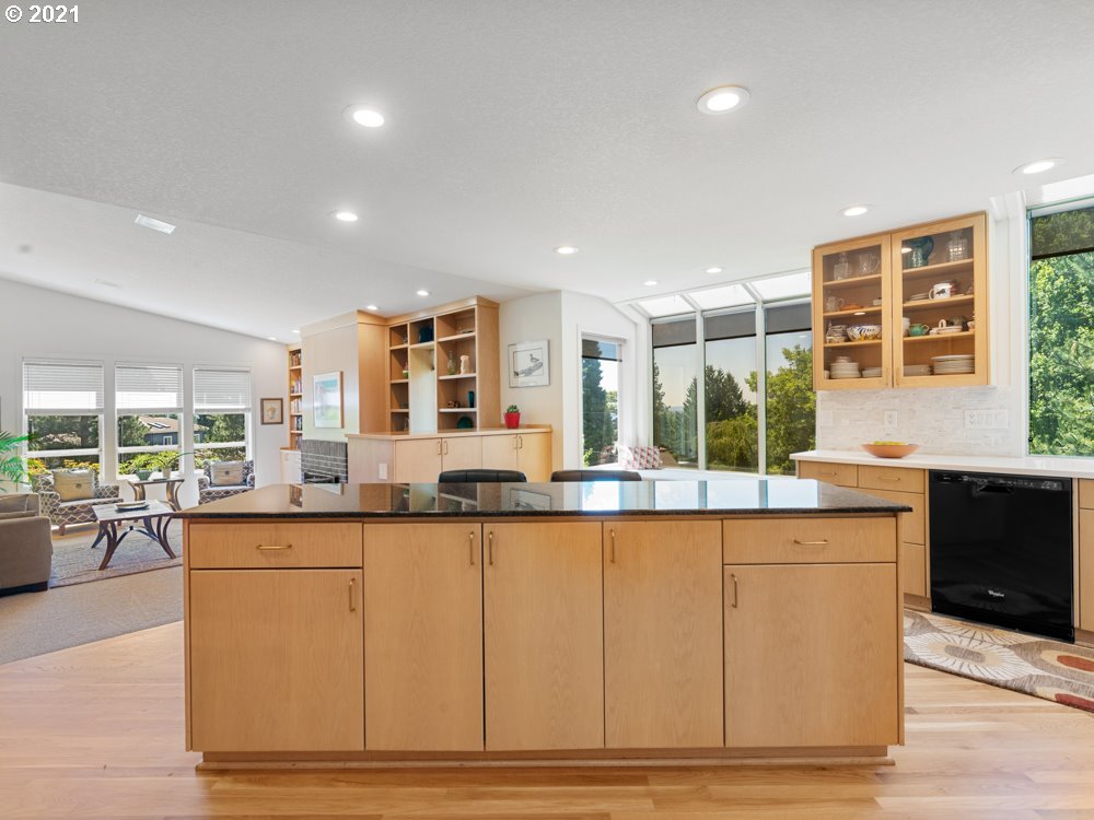 3466 Southwest Doschview Court Portland, OR 97239 - Photo 14 of 30