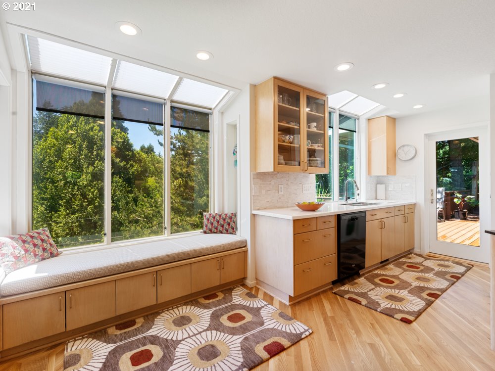 3466 Southwest Doschview Court Portland, OR 97239 - Photo 17 of 30