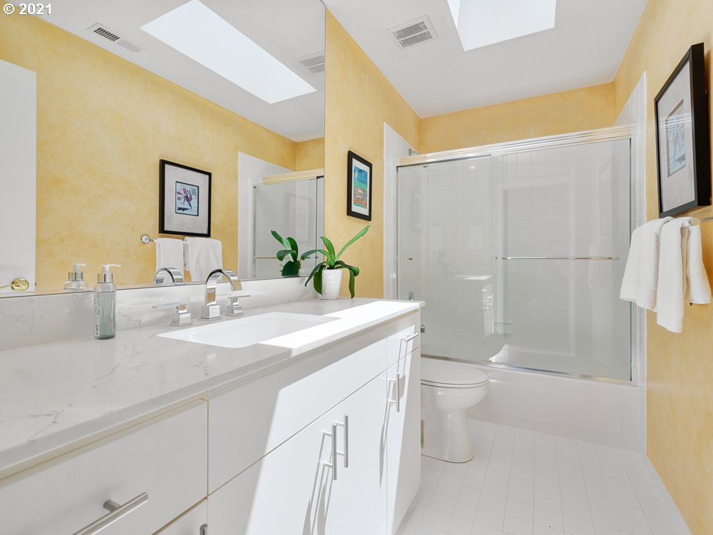 3466 Southwest Doschview Court Portland, OR 97239 - Photo 23 of 30