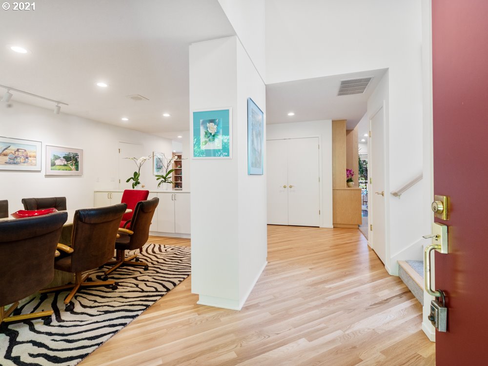 3466 Southwest Doschview Court Portland, OR 97239 - Photo 4 of 30