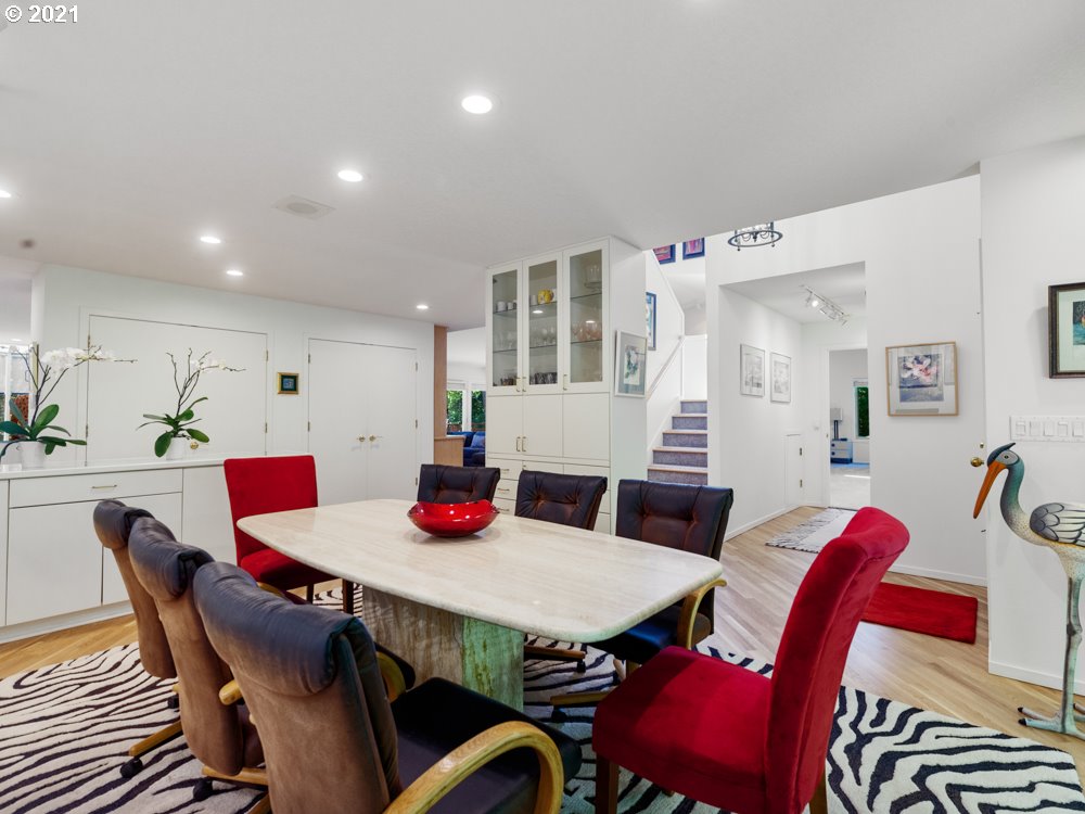 3466 Southwest Doschview Court Portland, OR 97239 - Photo 5 of 30