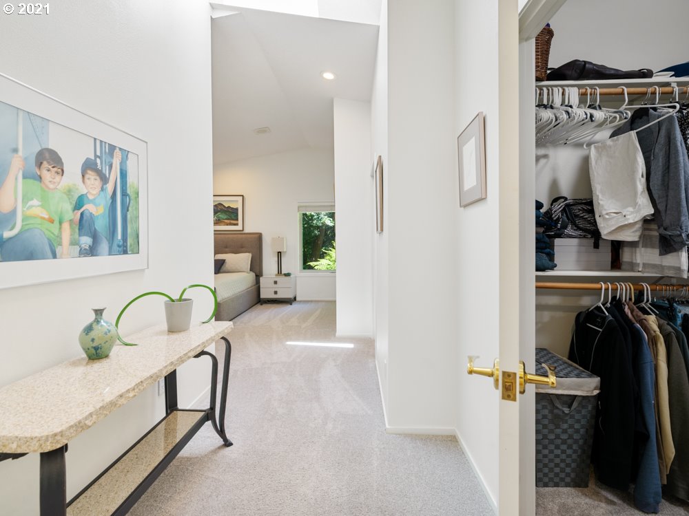 3466 Southwest Doschview Court Portland, OR 97239 - Photo 6 of 30