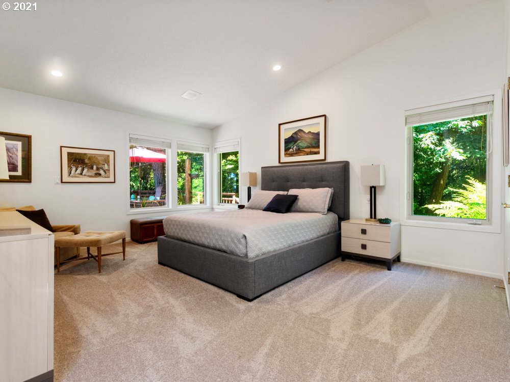 3466 Southwest Doschview Court Portland, OR 97239 - Photo 8 of 30