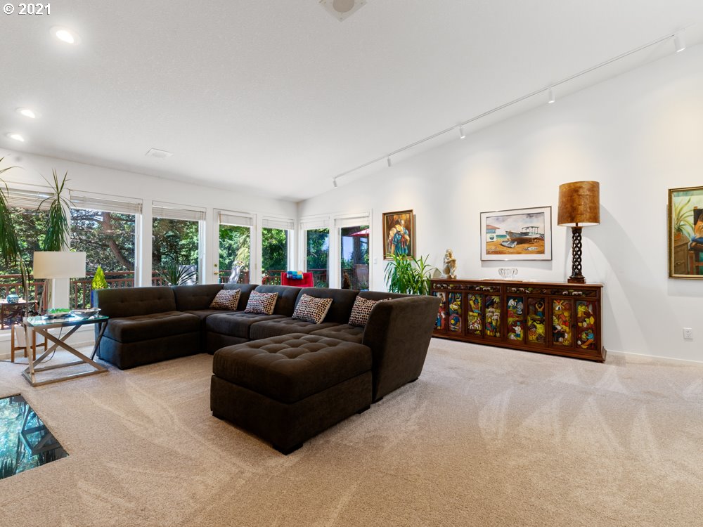 3466 Southwest Doschview Court Portland, OR 97239 - Photo 10 of 30